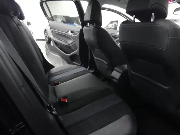 Peugeot 308 2019 - 14500 EUR, 50000 km - AUTO.MOTO.pt - 50000km - foto 42 de 51