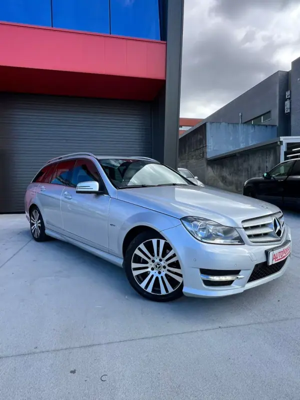 Mercedes-Benz C 220 2011 - 14000 EUR, 381206 km - AUTO.MOTO.pt - 381206km - foto 5 de 18