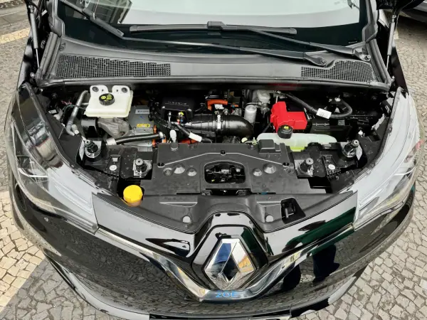 Renault Zoe 2020 - 25500 EUR, 30800 km - AUTO.MOTO.pt - 30800km - foto 31 de 34