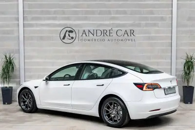 Tesla Model 3 2021 - 27950 EUR, 49088 km - AUTO.MOTO.pt - 49088km - foto 57 de 59