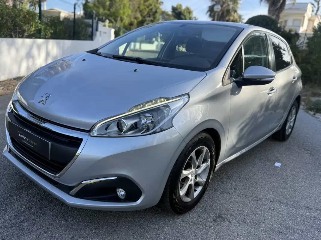 Peugeot 208 2016 - 8999 EUR, 44000 km - AUTO.MOTO.pt - 44000km - foto 11 de 18