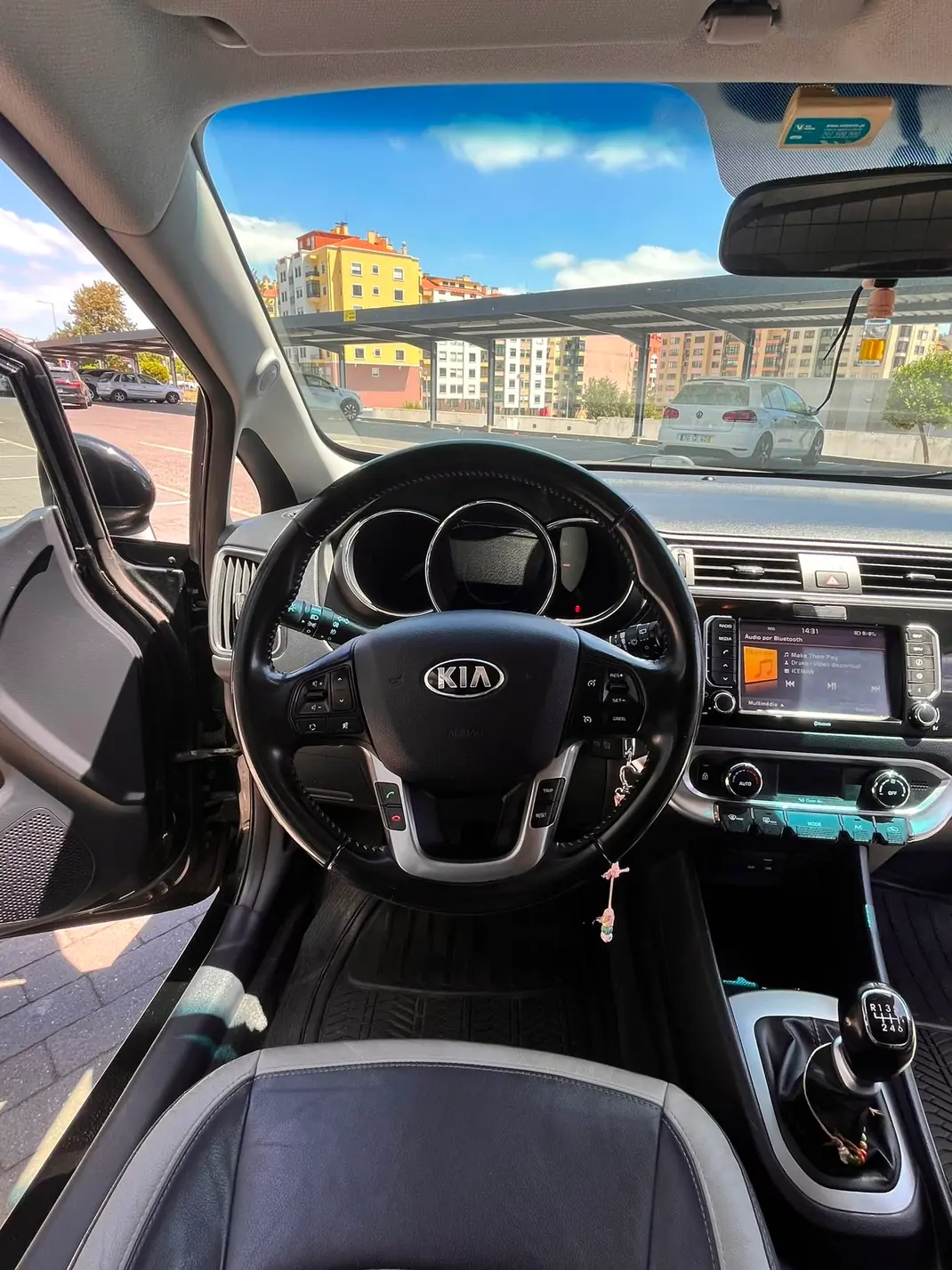 Kia Rio 2016 - 10790 EUR, 90000 km - AUTO.MOTO.pt - 90000km - foto 8 de 9