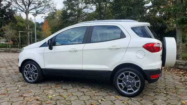 Ford EcoSport 2014 - 10900 EUR, 137000 km - AUTO.MOTO.pt - 137000km - foto 9 de 20