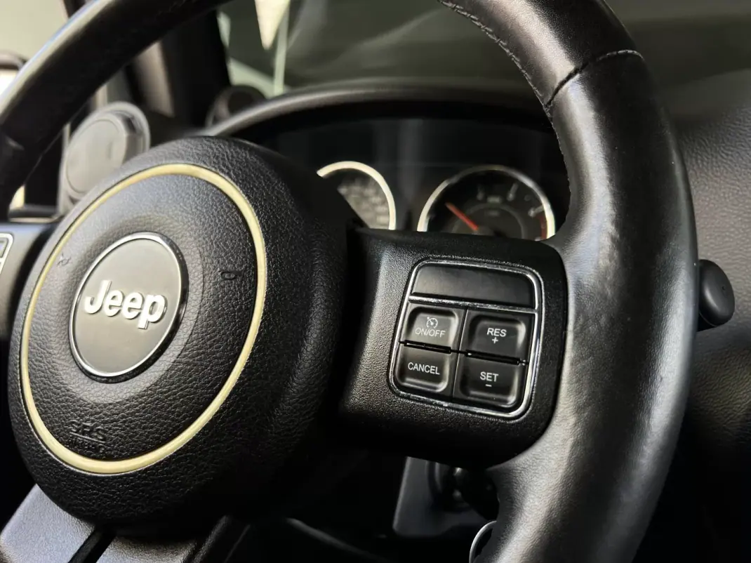 Jeep Wrangler 2014 - 39990 EUR, 115000 km - AUTO.MOTO.pt - 115000km - foto 44 de 54