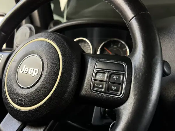Jeep Wrangler 2014 - 39990 EUR, 115000 km - AUTO.MOTO.pt - 115000km - foto 44 de 54