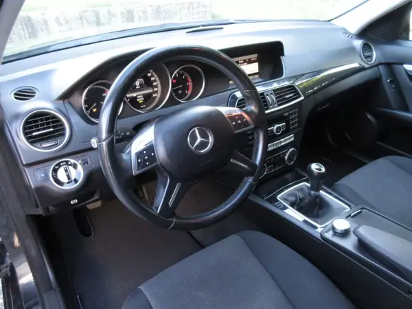 Mercedes-Benz C 180 2012 - 13490 EUR, 240000 km - AUTO.MOTO.pt - 240000km - foto 23 de 47