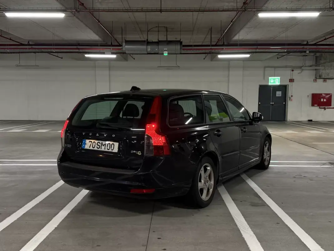 Volvo V50 2011 - 6000 EUR, 247500 km - AUTO.MOTO.pt - 247500km - foto 4 de 9