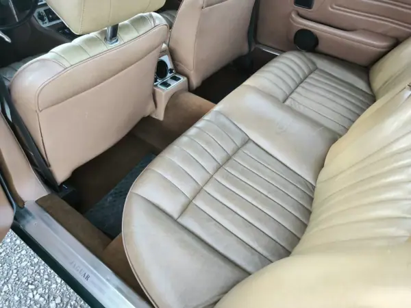 Jaguar XJ6 1976 - 24950 EUR, 47777 km - AUTO.MOTO.pt - 47777km - foto 49 de 60