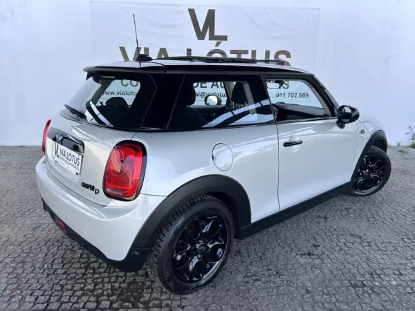 MINI Cooper 2017 - 16900 EUR, 141270 km - AUTO.MOTO.pt - 141270km - foto 5 de 22