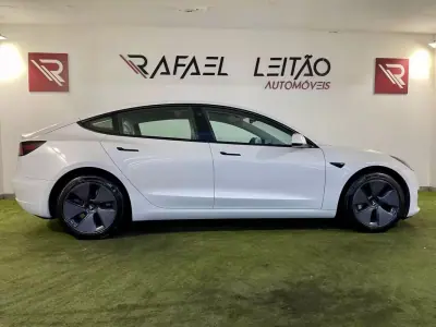 Tesla Model 3 2023 - 29750 EUR, 68000 km - AUTO.MOTO.pt - 68000km - foto 7 de 44