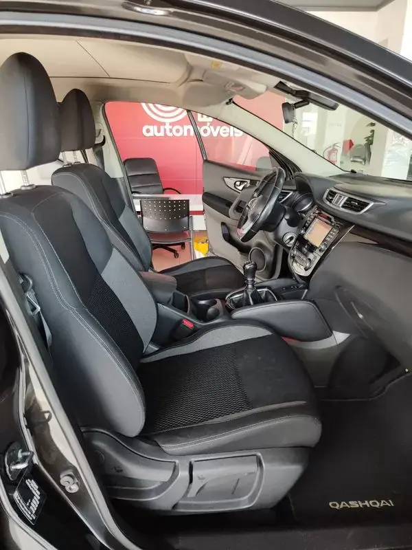 Nissan Qashqai 2017 - 15750 EUR, 155200 km - AUTO.MOTO.pt - 155200km - foto 18 de 37