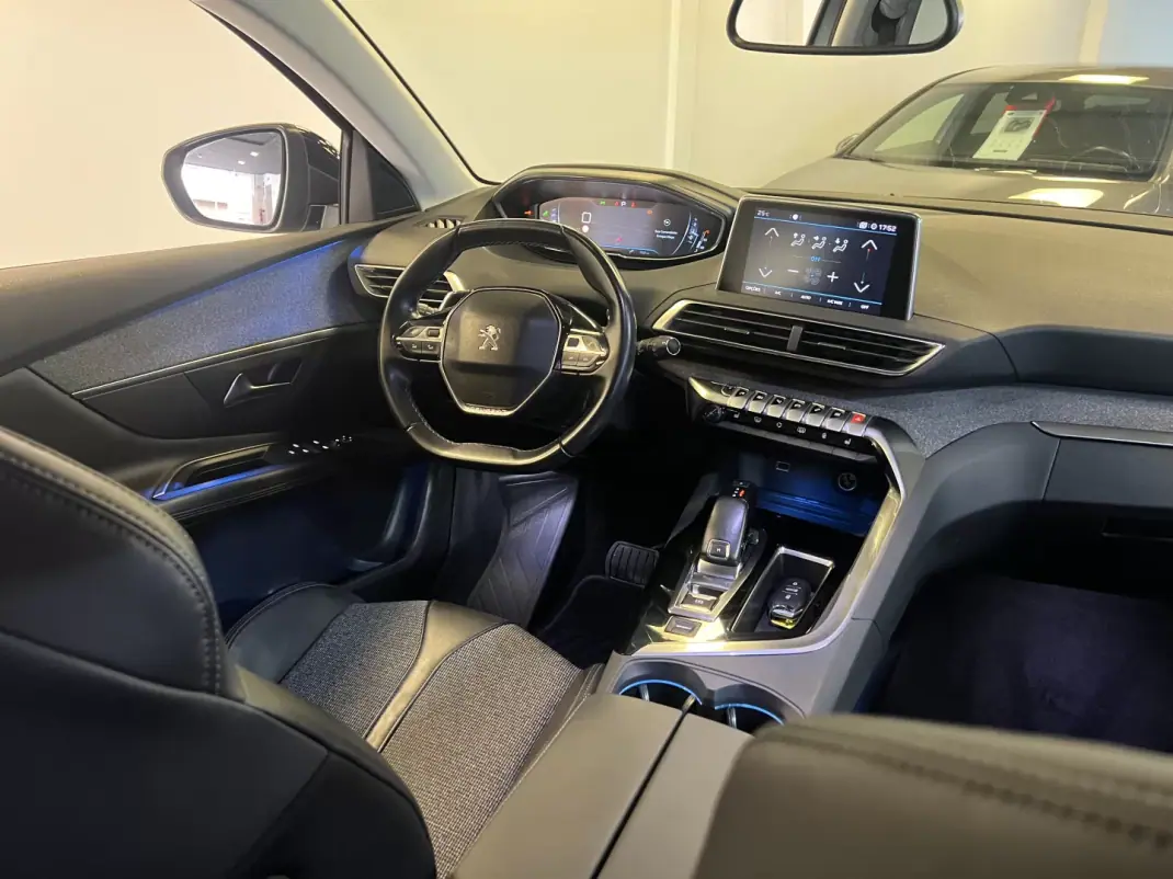 Peugeot 3008 2018 - 14990 EUR, 103000 km - 103000km - foto 15 de 35