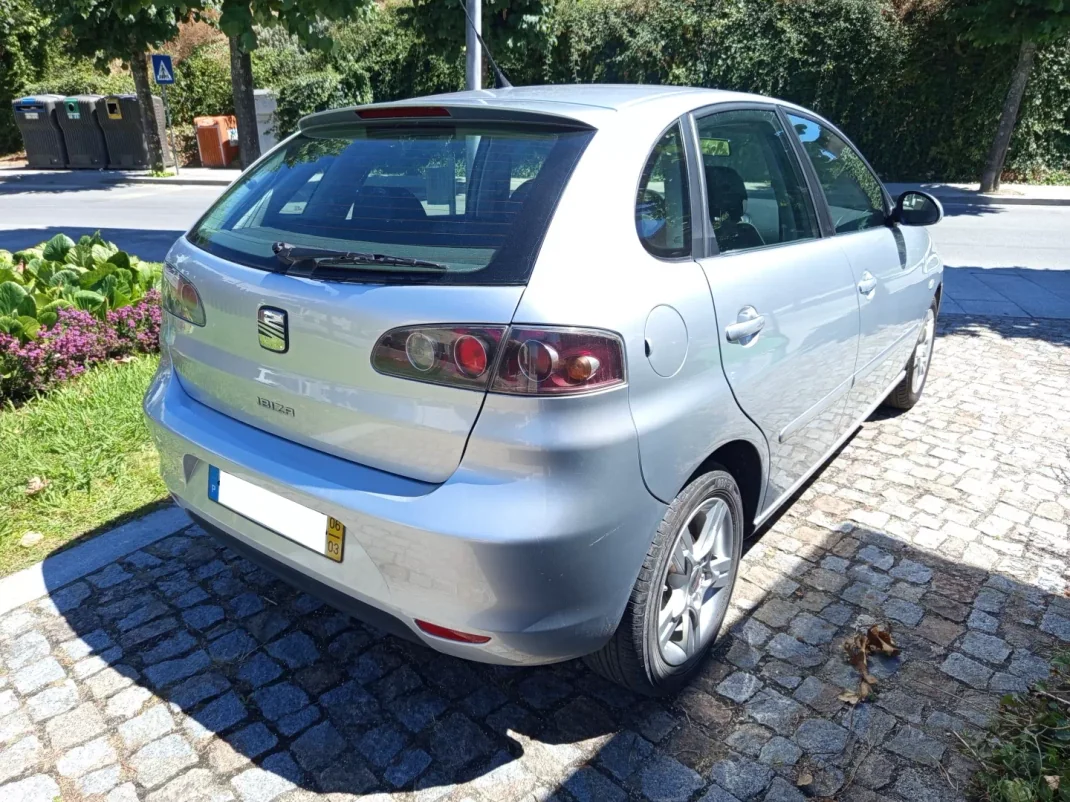 SEAT Ibiza 2006 - 4990 EUR, 144800 km - AUTO.MOTO.pt - 144800km - foto 4 de 10