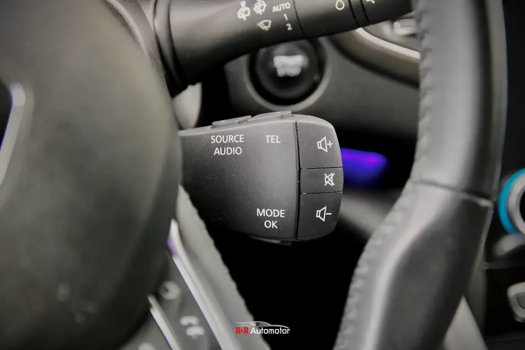 Renault Talisman Sport Tourer 2016 - 14750 EUR, 104000 km - AUTO.MOTO.pt - 104000km - foto 32 de 46