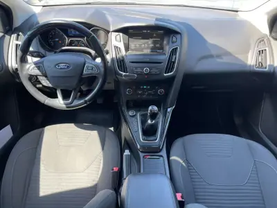 Ford Focus 2015 - 8900 EUR, 137000 km - AUTO.MOTO.pt - 137000km - foto 6 de 13