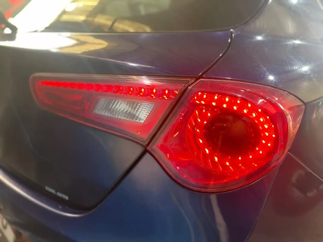 Alfa Romeo Giulietta 2011 - 8750 EUR, 197000 km - AUTO.MOTO.pt - 197000km - foto 20 de 35