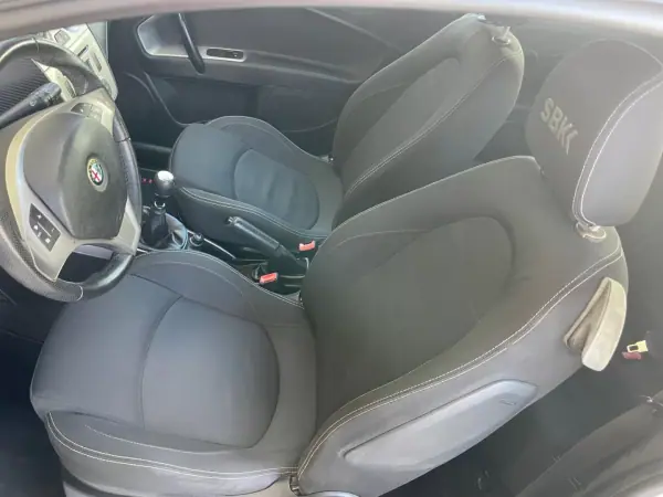 Alfa Romeo MiTo 2013 - 6750 EUR, 157000 km - AUTO.MOTO.pt - 157000km - foto 16 de 30