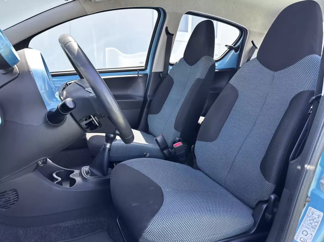 Toyota Aygo 2013 - 6490 EUR, 72000 km - AUTO.MOTO.pt - 72000km - foto 11 de 28