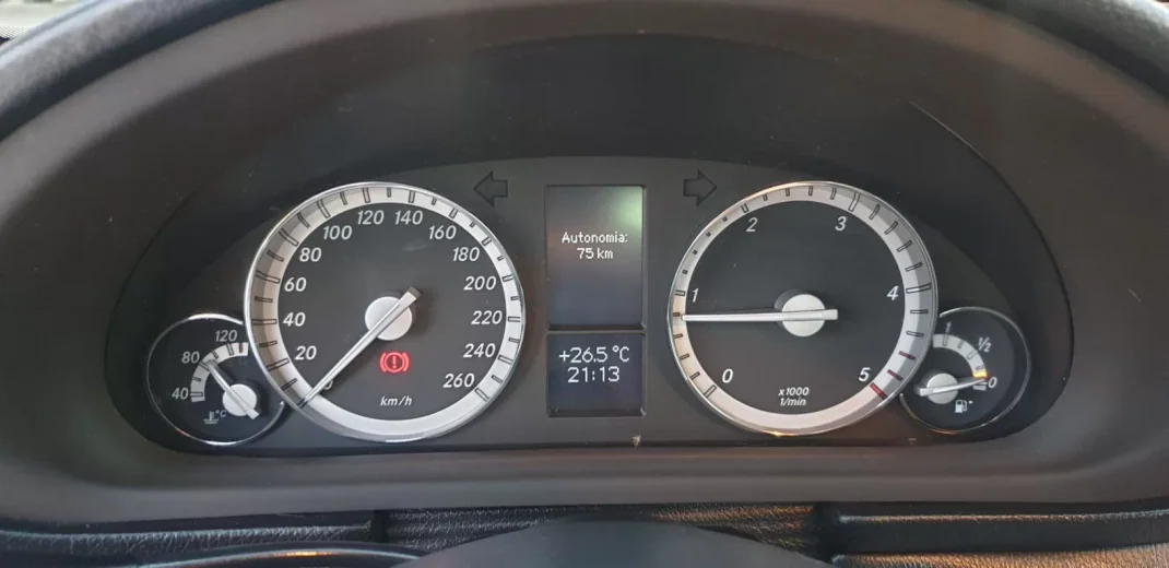 Mercedes-Benz CLC 200 2010 - 10990 EUR, 259000 km - AUTO.MOTO.pt - 259000km - foto 33 de 46