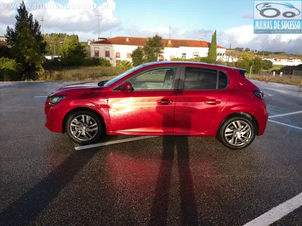 Peugeot 208 2021 - 14500 EUR, 40000 km - AUTO.MOTO.pt - 40000km - foto 11 de 35
