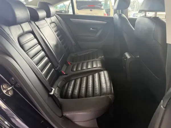 Volkswagen Passat CC 2010 - 13990 EUR, 162335 km - AUTO.MOTO.pt - 162335km - foto 13 de 21