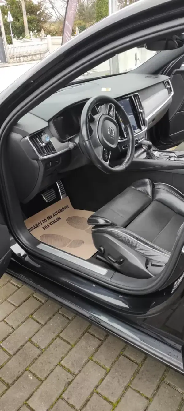 Volvo S90 2018 - 14850 EUR, 404000 km - AUTO.MOTO.pt - 404000km - foto 4 de 7