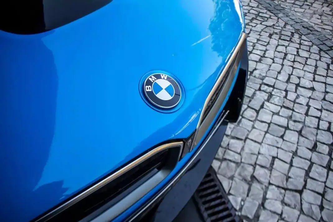 BMW i8 2016 - 61900 EUR, 93668 km - 93668km - foto 10 de 45
