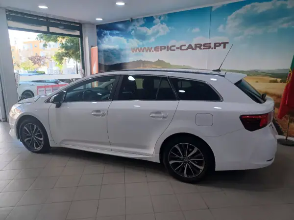 Toyota Avensis Touring Sports 2016 - 15980 EUR, 120621 km - AUTO.MOTO.pt - 120621km - foto 6 de 45