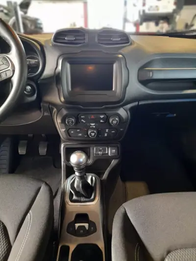 Jeep Renegade 2020 - 17990 EUR, 81429 km - AUTO.MOTO.pt - 81429km - foto 14 de 16