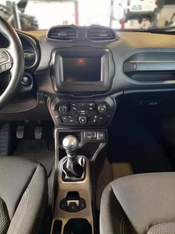 Jeep Renegade 2020 - 17990 EUR, 81429 km - AUTO.MOTO.pt - 81429km - foto 14 de 16