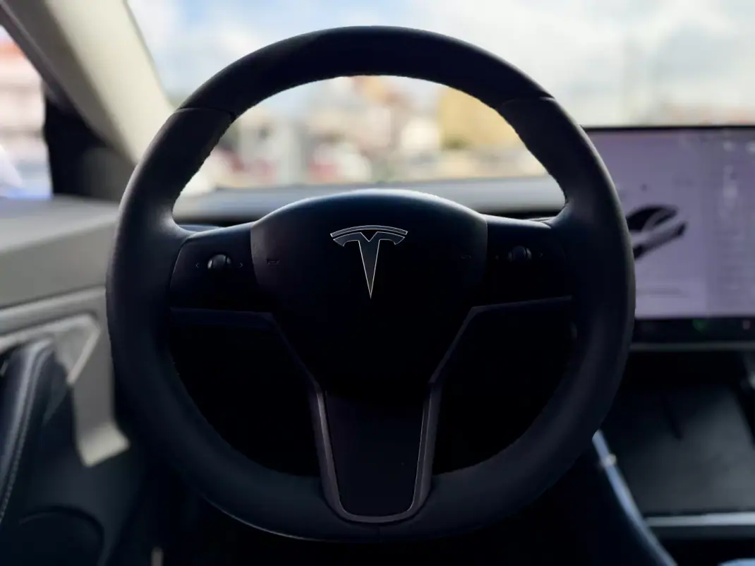 Tesla Model 3 2020 - 27950 EUR, 97000 km - 97000km - foto 21 de 26