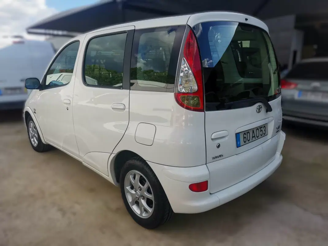Toyota 2005 - 6500 EUR, 355238 km - AUTO.MOTO.pt - 355238km - foto 2 de 7