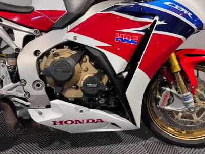 Honda CBR 1000RR 2015 - 14500 EUR, 33944 km - AUTO.MOTO.pt - 33944km - foto 3 de 21