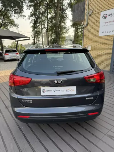 Kia Ceed 2018 - 12900 EUR, 118000 km - AUTO.MOTO.pt - 118000km - foto 7 de 10