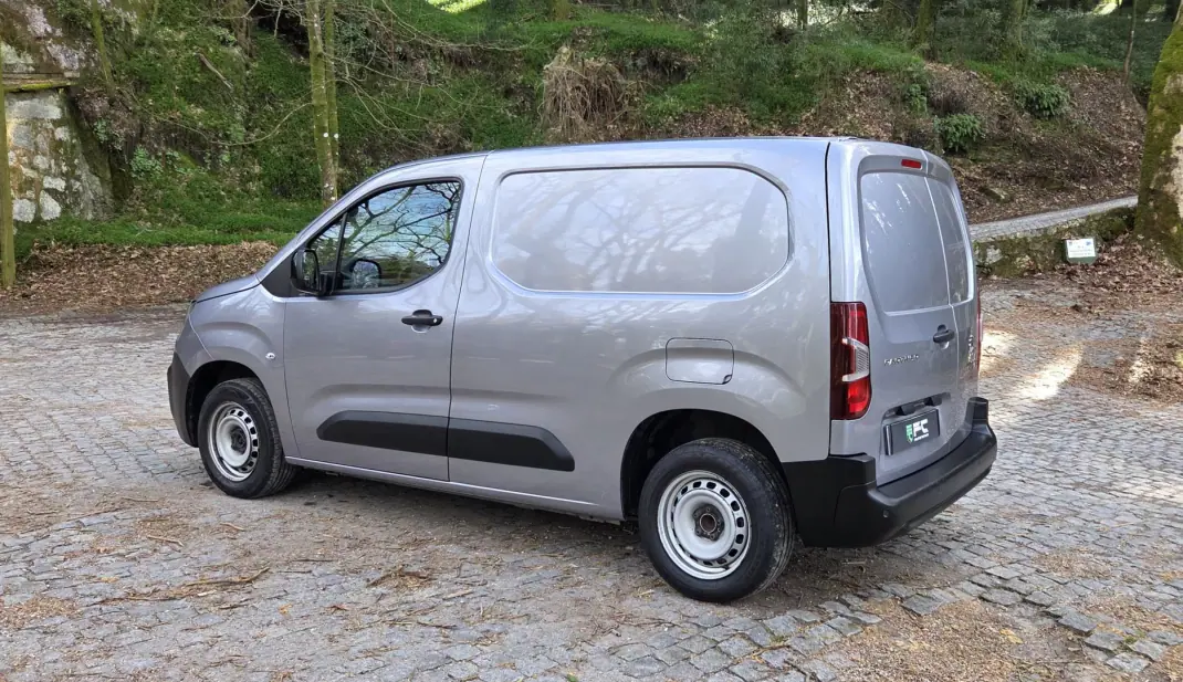 Peugeot PARTNER PREMIUM C/IVA 3L 1.5BLUEHDI 2023 - 14450 EUR, 144000 km - AUTO.MOTO.pt - 144000km - foto 6 de 13