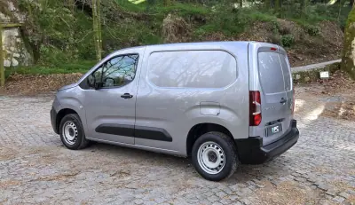 Peugeot PARTNER PREMIUM C/IVA 3L 1.5BLUEHDI 2023 - 14450 EUR, 144000 km - AUTO.MOTO.pt - 144000km - foto 6 de 13