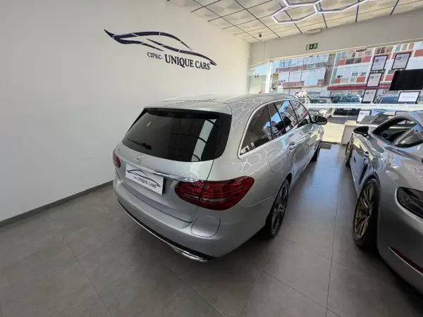 Mercedes-Benz C 300 2021 — foto 3 de 7