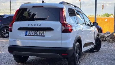 Dacia Jogger 2023 - 17750 EUR, 55800 km - AUTO.MOTO.pt - 55800km - foto 8 de 22