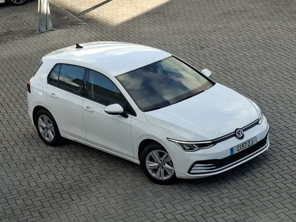 Volkswagen Golf 2021 - 16750 EUR, 61800 km - AUTO.MOTO.pt - 61800km - foto 12 de 28