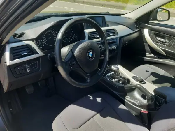 BMW 318 2013 - 14900 EUR, 184100 km - AUTO.MOTO.pt - 184100km - foto 19 de 38
