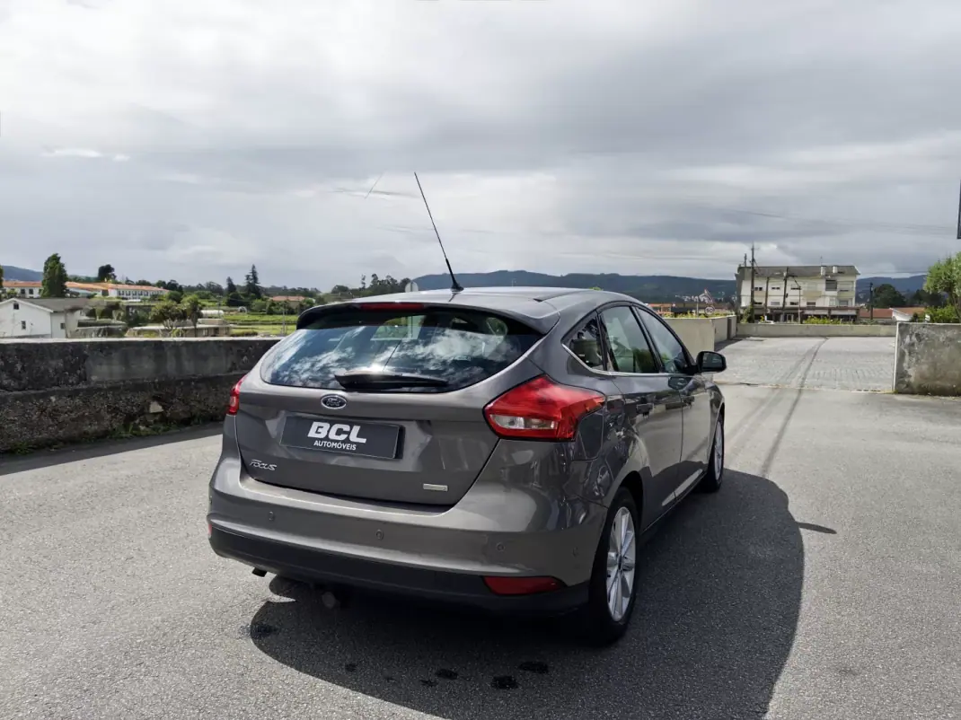 Ford Focus 2016 - 9990 EUR, 103000 km - AUTO.MOTO.pt - 103000km - foto 7 de 42