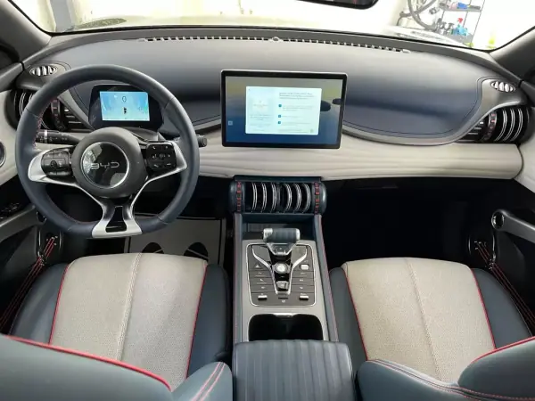 BYD Atto 3 2025 - 30900 EUR, 13000 km - AUTO.MOTO.pt - 13000km - foto 6 de 14