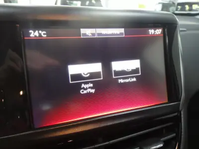 Peugeot 2008 2017 - 11750 EUR, 65000 km - AUTO.MOTO.pt - 65000km - foto 26 de 27
