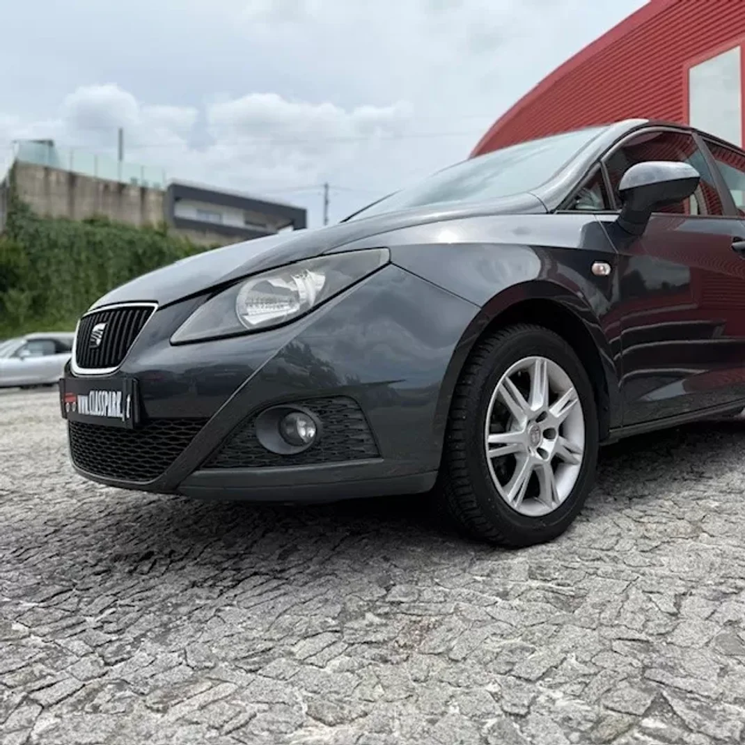 SEAT Ibiza 2011 - 7500 EUR, 210000 km - AUTO.MOTO.pt - 210000km - foto 6 de 20