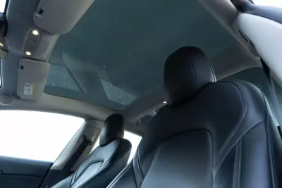 Tesla Model 3 2023 - 32900 EUR, 77000 km - AUTO.MOTO.pt - 77000km - foto 17 de 26