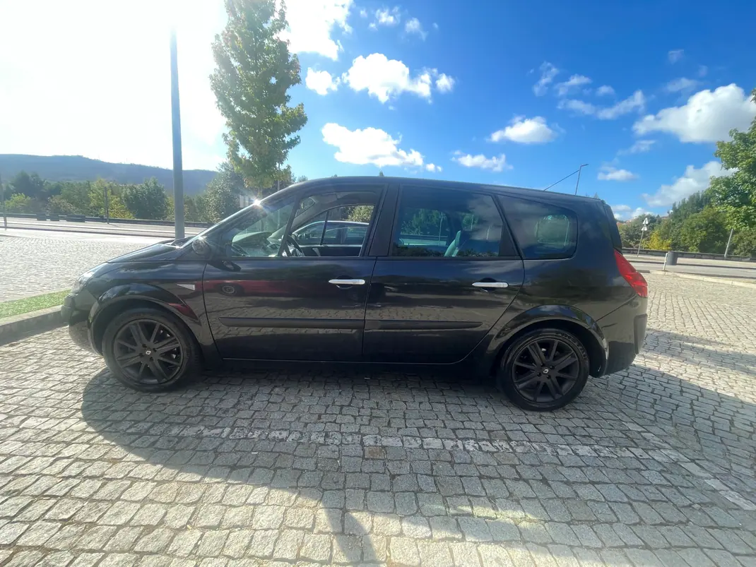Renault Scénic 2009 - 4990 EUR, 245000 km - AUTO.MOTO.pt - 245000km - foto 3 de 13
