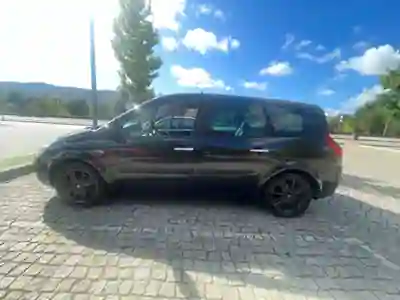 Renault Scénic 2009 - 4990 EUR, 245000 km - AUTO.MOTO.pt - 245000km - foto 3 de 13