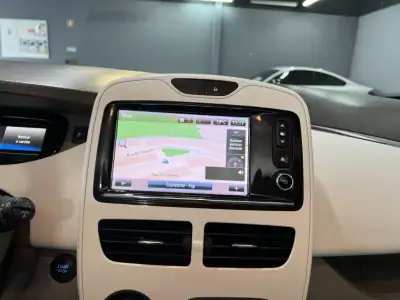 Renault Zoe 2019 - 9990 EUR, 150000 km - AUTO.MOTO.pt - 150000km - foto 23 de 29