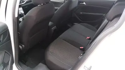 Peugeot 308 2019 - 11999 EUR, 99999 km - AUTO.MOTO.pt - 99999km - foto 15 de 35