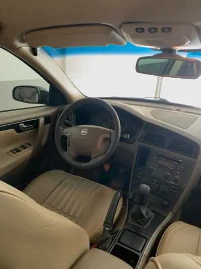 Volvo V70 2004 — photo 4 of 7